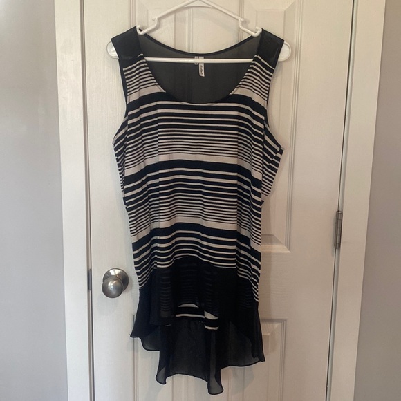 Studio Y Tops - Studio Y Hi Lo Sleeveless Blouse